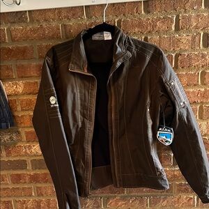 Brown Utility Jacket with Stand-Up Collar and Sporty Style